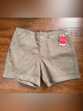 SPANX 6’ Stretch Twill Shorts in Cedar Comfort Coastal Athleisure